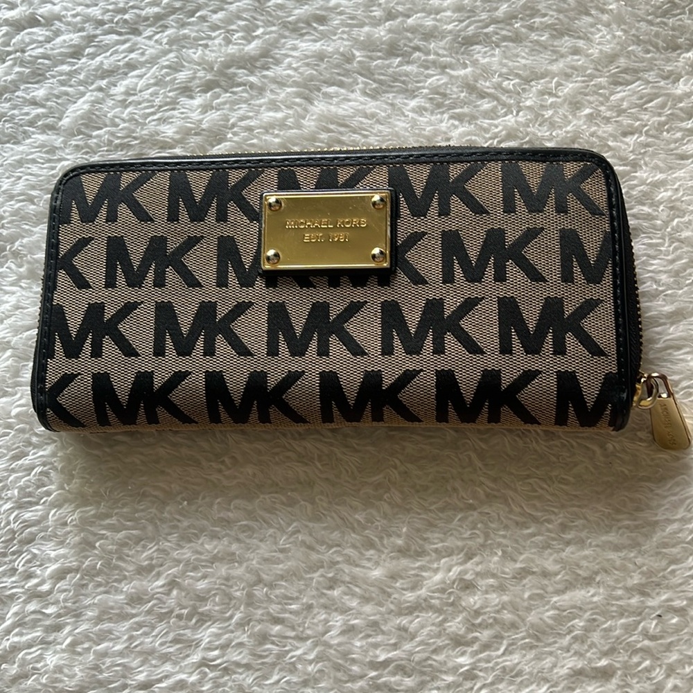 Michael Kors - Monogram Logo Wallet